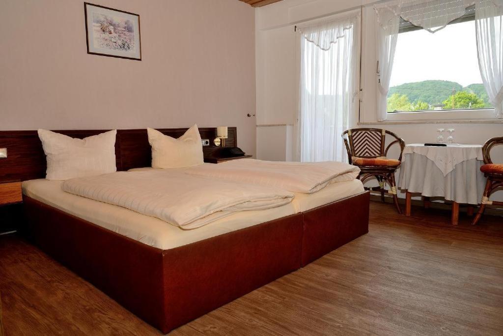 Weinhaus Hotel Zum Josefshof Graach ภายนอก รูปภาพ