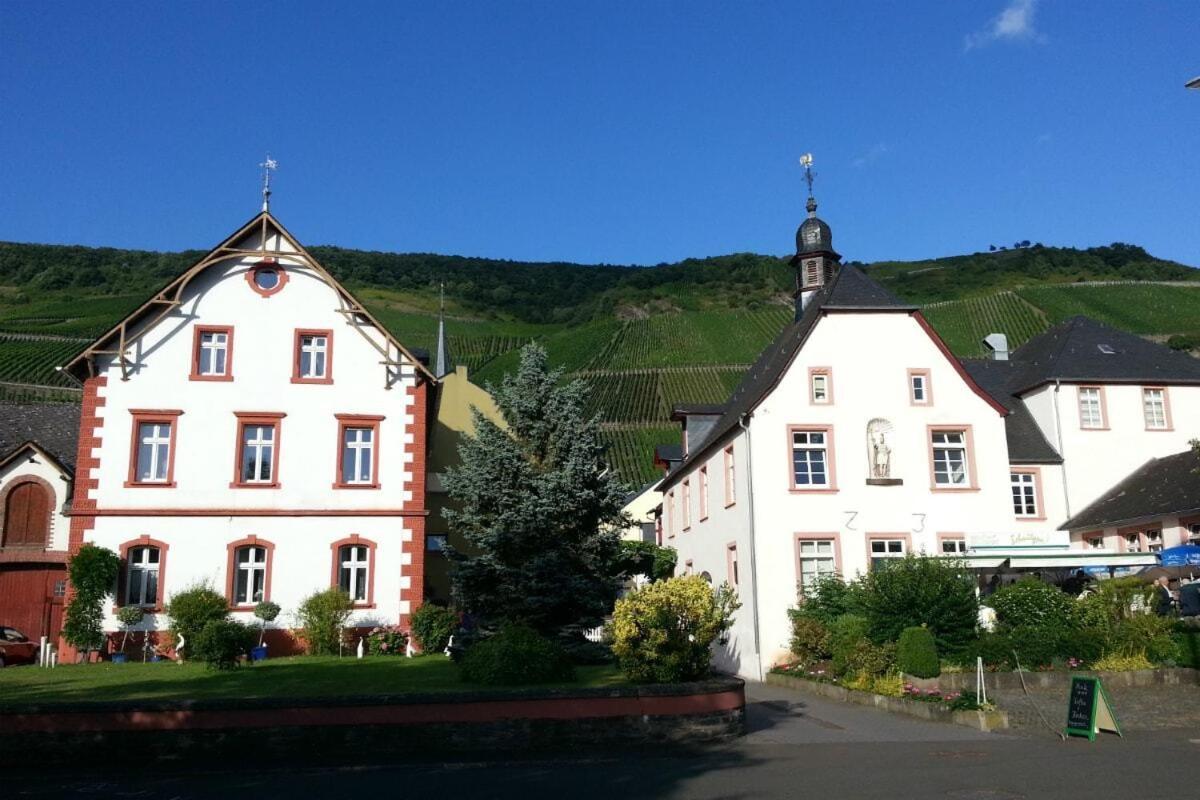 Weinhaus Hotel Zum Josefshof Graach ภายนอก รูปภาพ