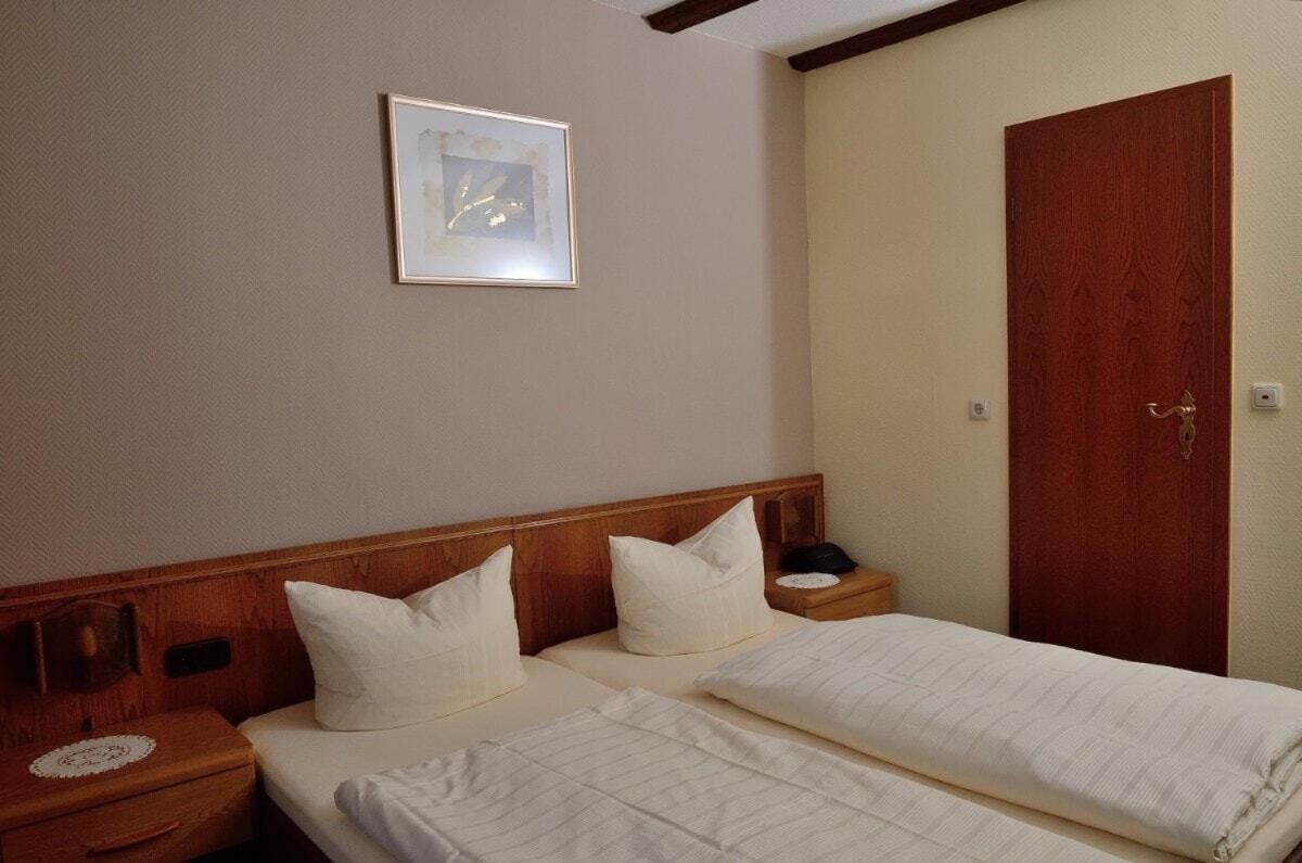 Weinhaus Hotel Zum Josefshof Graach ภายนอก รูปภาพ